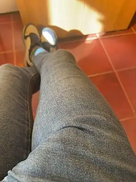 Snapshot of MAHKE12 chatting on 11-21-25, 09:30 MAHKE12 online show from 11-21-25, 09:30