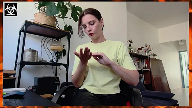 LanaCorona online show from 09-19-25, 01:04