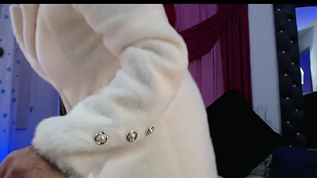 Snapshot of kimberlybirdx chatting on 10-31-25, 12:18 kimberlybirdx online show from 10-31-25, 12:18