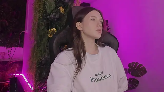 Snapshot of JennyDens chatting on 02-21-26, 05:26 JennyDens online show from 02-21-26, 05:26