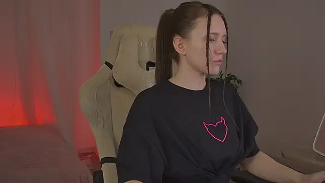 Snapshot of JennyDens chatting on 02-06-26, 06:04 JennyDens online show from 02-06-26, 06:04