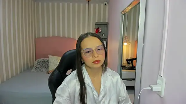 LORELAIGIVEN online show from 09-18-25, 12:19