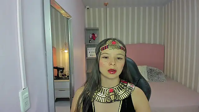 LORELAIGIVEN online show from 10-31-25, 12:35