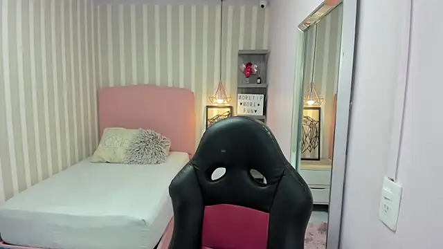 LORELAIGIVEN online show from 11-26-25, 12:27