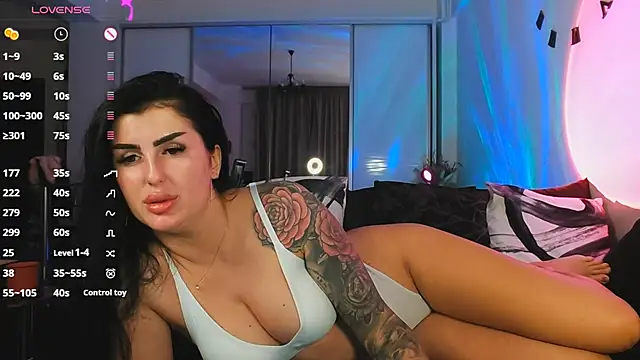 Snapshot of MichelleSwanX chatting on 10-12-25, 09:05 MichelleSwanX online show from 10-12-25, 09:05