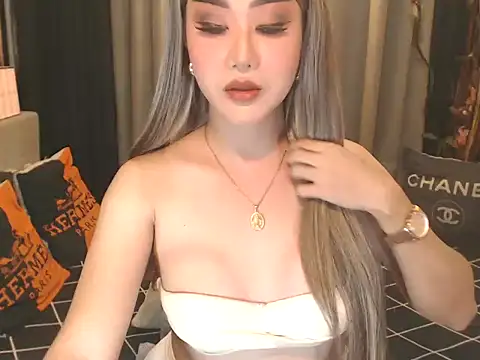 Snapshot of JustForCassie chatting on 05-18-26, 05:56 JustForCassie online show from 05-18-26, 05:56