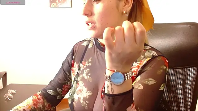 Snapshot of thamarajane chatting on 03-05-25, 05:08 thamarajane online show from 03-05-25, 05:08