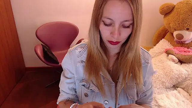 Snapshot of thamarajane chatting on 09-15-25, 12:49 thamarajane online show from 09-15-25, 12:49