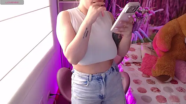 Snapshot of thamarajane chatting on 04-06-26, 07:15 thamarajane online show from 04-06-26, 07:15