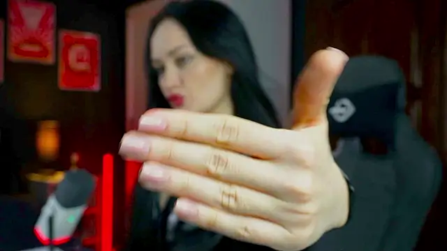 Snapshot of QueenAliss chatting on 02-11-26, 07:19 QueenAliss online show from 02-11-26, 07:19