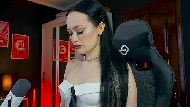 Snapshot of QueenAliss chatting on 01-18-26, 07:23 QueenAliss online show from 01-18-26, 07:23