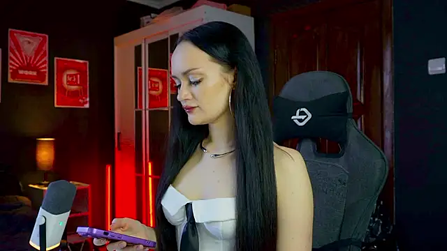 Snapshot of QueenAliss chatting on 02-20-26, 08:27 QueenAliss online show from 02-20-26, 08:27