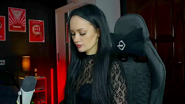 Snapshot of QueenAliss chatting on 02-26-26, 06:13 QueenAliss online show from 02-26-26, 06:13