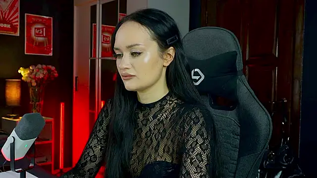 Snapshot of QueenAliss chatting on 02-17-26, 06:00 QueenAliss online show from 02-17-26, 06:00