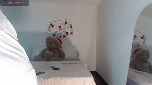 ValienteGirl  online show from 12-01-25, 12:22