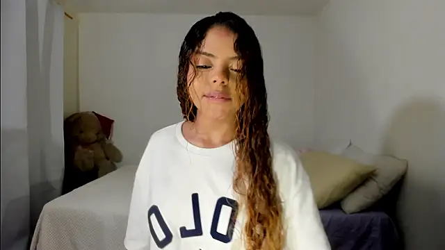 Snapshot of ValienteGirl_ chatting on 06-17-26, 03:50 ValienteGirl online show from 06-17-26, 03:50