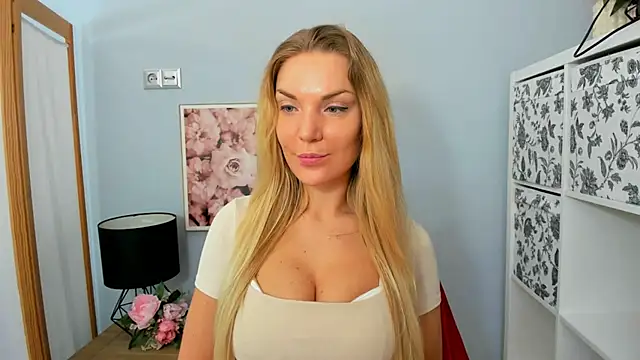 Snapshot of AulloraHoney chatting on 02-15-25, 06:12 AulloraHoney online show from 02-15-25, 06:12