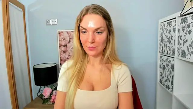 Snapshot of AulloraHoney chatting on 02-15-25, 06:23 AulloraHoney online show from 02-15-25, 06:23