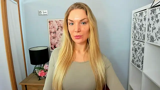 Snapshot of AulloraHoney chatting on 02-16-25, 06:43 AulloraHoney online show from 02-16-25, 06:43