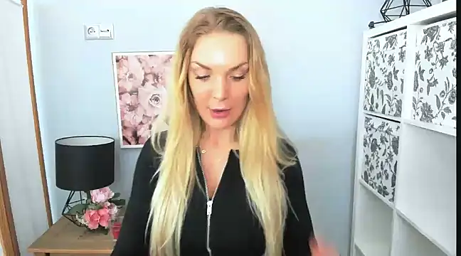 Snapshot of AulloraHoney chatting on 02-26-25, 11:54 AulloraHoney online show from 02-26-25, 11:54