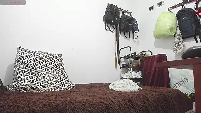 Snapshot of perla_jeff chatting on 06-01-26, 03:11 perla jeff online show from 06-01-26, 03:11