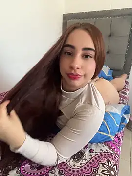 Snapshot of Elena222_ chatting on 04-24-26, 01:46 Elena222 online show from 04-24-26, 01:46