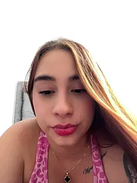 Snapshot of Elena222_ chatting on 05-27-26, 09:00 Elena222 online show from 05-27-26, 09:00