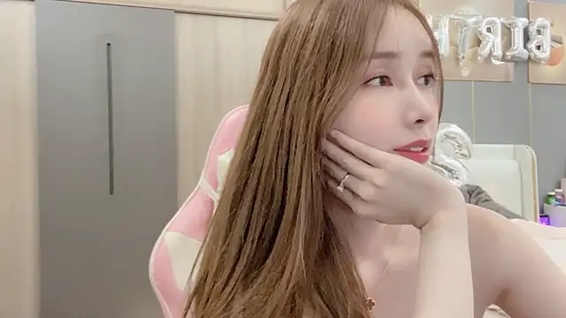 Snapshot of ANNA102 chatting on 03-16-25, 08:43 ANNA102 online show from 03-16-25, 08:43