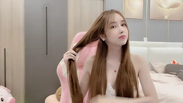 Snapshot of ANNA102 chatting on 02-25-25, 08:58 ANNA102 online show from 02-25-25, 08:58