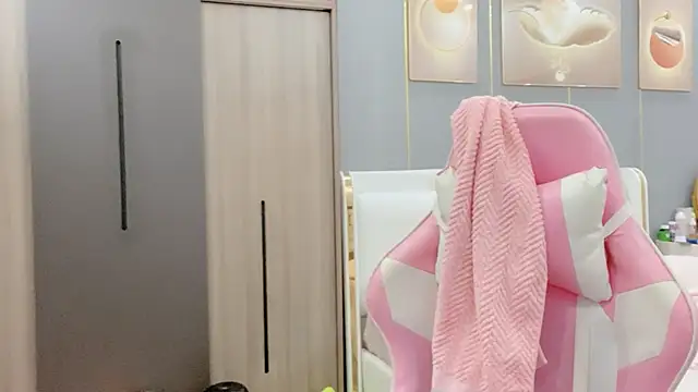 Snapshot of ANNA102 chatting on 01-30-25, 07:18 ANNA102 online show from 01-30-25, 07:18