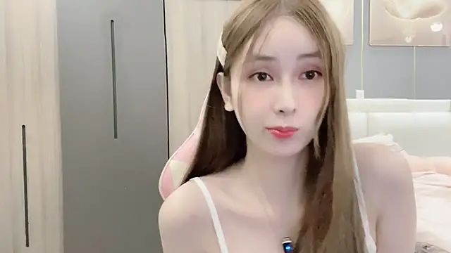 Snapshot of ANNA102 chatting on 12-17-25, 02:33 ANNA102 online show from 12-17-25, 02:33