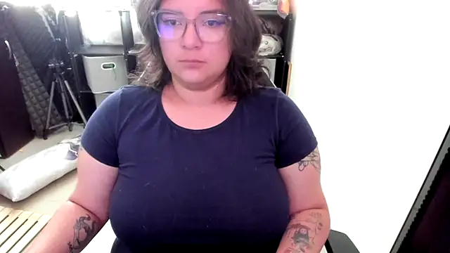 aika-dreams online show from 12-04-25, 01:21