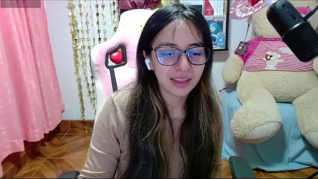 Maggie Fox3 online show from 11-25-25, 01:39