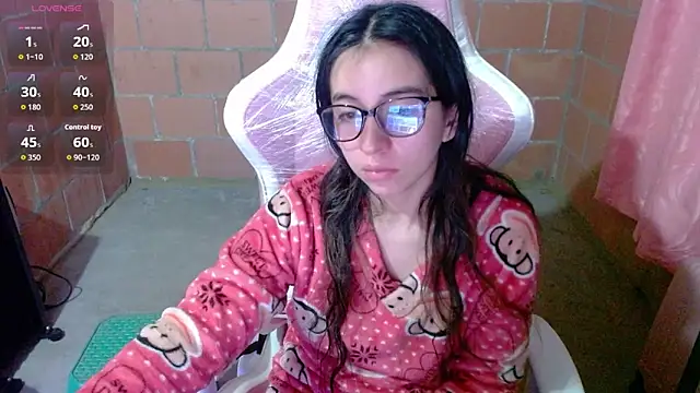 Snapshot of Maggie_Fox3 chatting on 05-29-26, 03:01 Maggie Fox3 online show from 05-29-26, 03:01