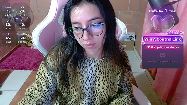 Snapshot of Maggie_Fox3 chatting on 06-29-26, 01:56 Maggie Fox3 online show from 06-29-26, 01:56