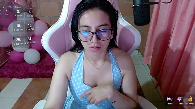 Snapshot of Maggie_Fox3 chatting on 06-20-26, 02:27 Maggie Fox3 online show from 06-20-26, 02:27