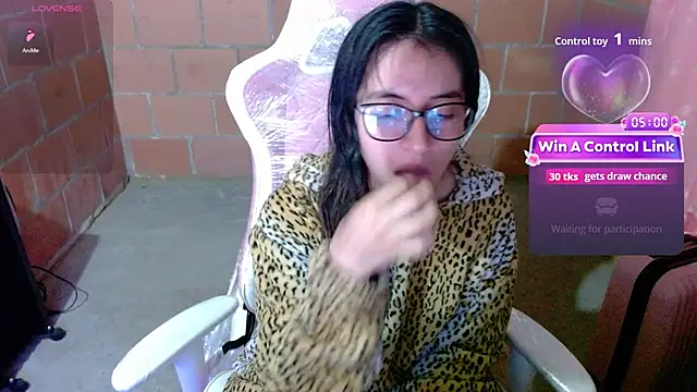 Snapshot of Maggie_Fox3 chatting on 05-19-26, 01:21 Maggie Fox3 online show from 05-19-26, 01:21