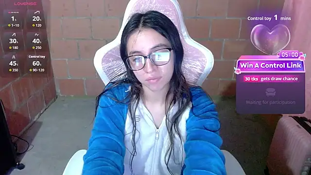 Snapshot of Maggie_Fox3 chatting on 05-25-26, 01:05 Maggie Fox3 online show from 05-25-26, 01:05