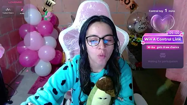 Snapshot of Maggie_Fox3 chatting on 06-03-26, 01:39 Maggie Fox3 online show from 06-03-26, 01:39