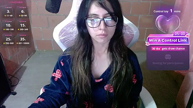 Snapshot of Maggie_Fox3 chatting on 05-26-26, 01:26 Maggie Fox3 online show from 05-26-26, 01:26