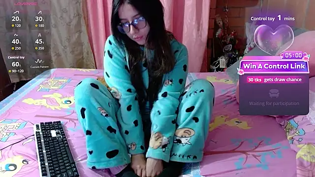 Snapshot of Maggie_Fox3 chatting on 05-09-26, 02:48 Maggie Fox3 online show from 05-09-26, 02:48