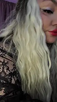 Larissa K online show from 12-15-25, 07:31