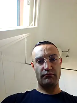 Snapshot of enricso chatting on 10-13-25, 08:27 enricso online show from 10-13-25, 08:27