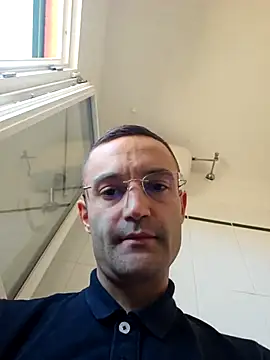 Snapshot of enricso chatting on 10-06-25, 12:50 enricso online show from 10-06-25, 12:50