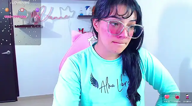 Snapshot of Vannessa__Shy chatting on 02-19-25, 08:52 Vannessa Shy online show from 02-19-25, 08:52