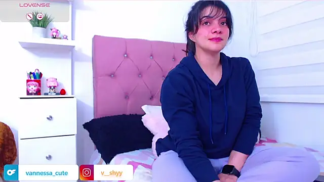 Snapshot of Vannessa__Shy chatting on 09-10-25, 10:53 Vannessa Shy online show from 09-10-25, 10:53