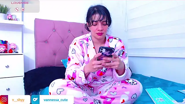 Snapshot of Vannessa__Shy chatting on 09-28-25, 03:02 Vannessa Shy online show from 09-28-25, 03:02