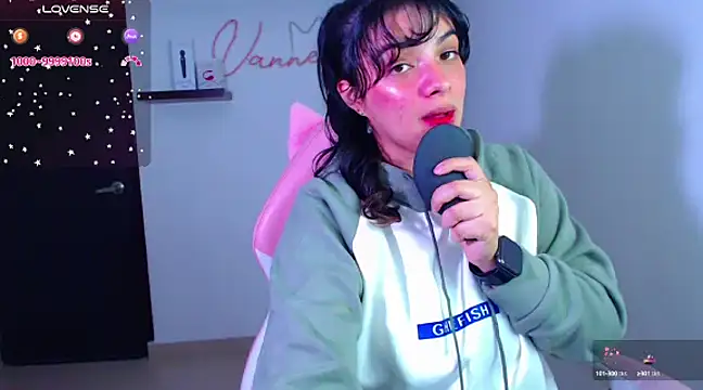 Snapshot of Vannessa__Shy chatting on 03-12-25, 01:03 Vannessa Shy online show from 03-12-25, 01:03