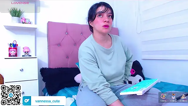 Snapshot of Vannessa__Shy chatting on 09-21-25, 09:53 Vannessa Shy online show from 09-21-25, 09:53