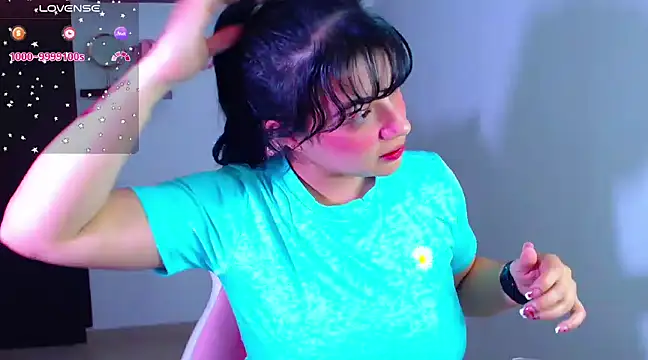 Snapshot of Vannessa__Shy chatting on 02-25-25, 12:25 Vannessa Shy online show from 02-25-25, 12:25